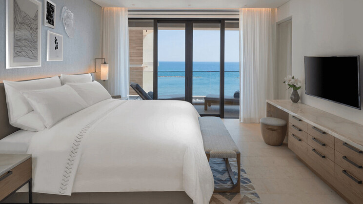 Deluxe Sea View Suite